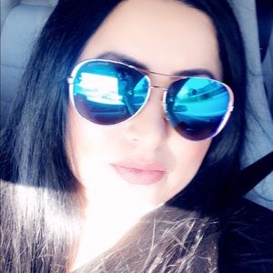 Meet your Posher, Veronica